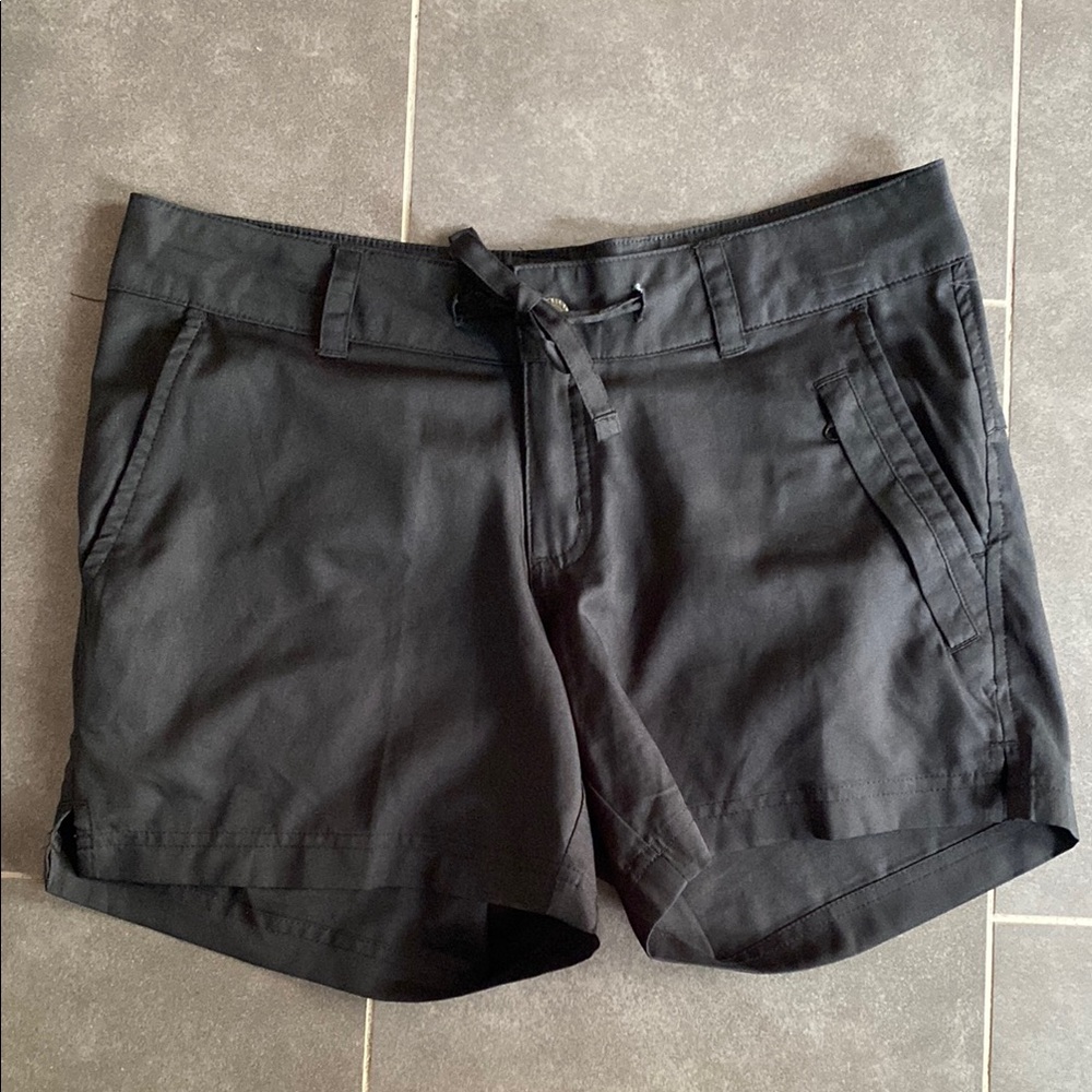 Magellan women’s size small black lightweight tie waist shorts